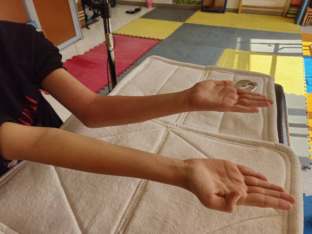 العلاج الهندي للأطفال: حل متخصص في مركز سابا للعلاج المهني لتحسين وظيفة اليد في المناطق 17 و18 و19 في طهران.