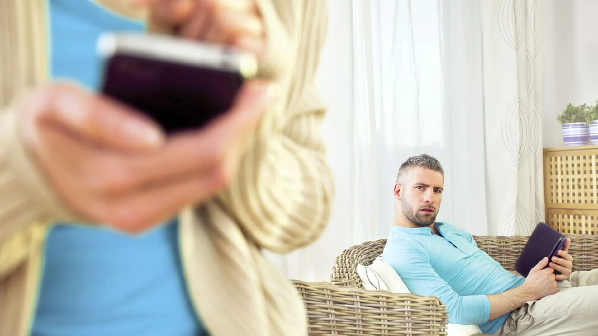 Signs of betrayal of a wife to her husband: 5 shocking changes in her behavior!