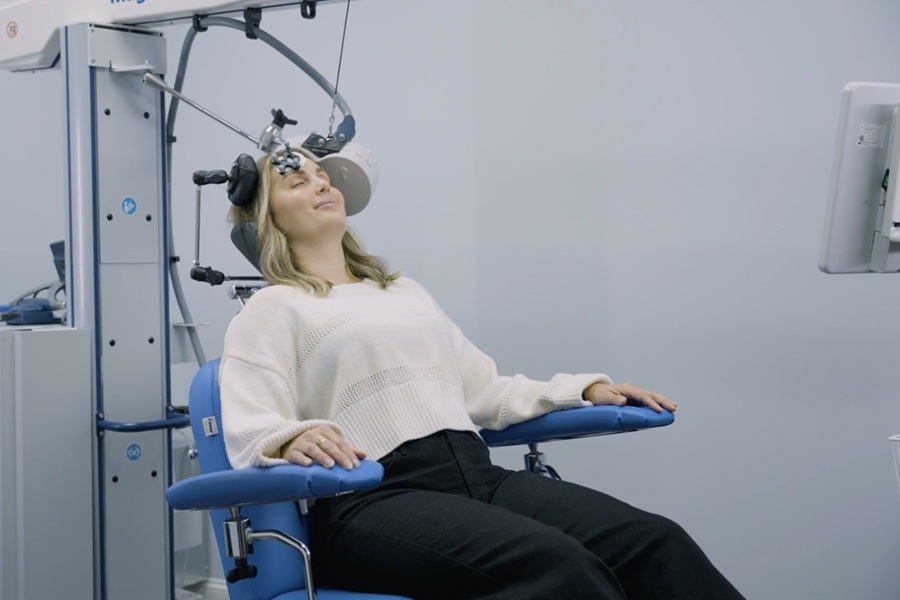 نگاهی به عملکرد دستگاه rTMS و روش تحریک مغناطیسی مغز