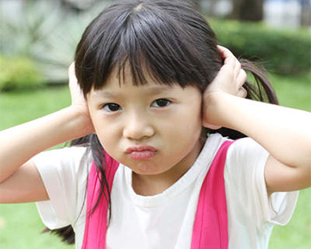 التوحد عند الأطفال الأعراض والتشخيص والعلاج في عيادة مهرشادي