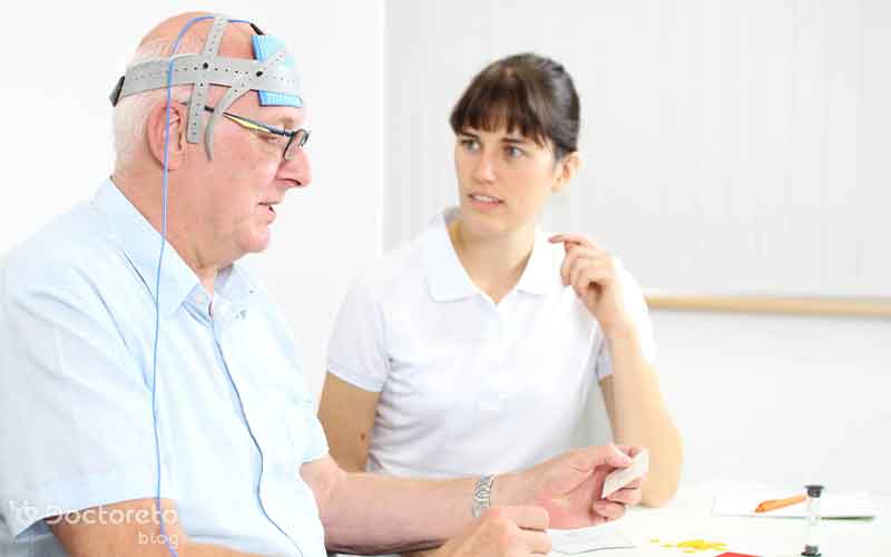 How is tdcs brain stimulation done?