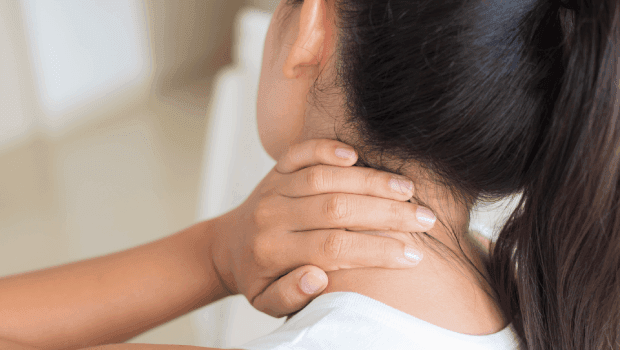 آلام الرقبة والدوخة بسبب ارتباطها بالانزلاق الغضروفي والتهاب مفاصل الرقبة