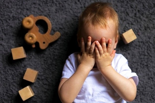 أفضل الحلول لحل مشكلة خجل الأطفال