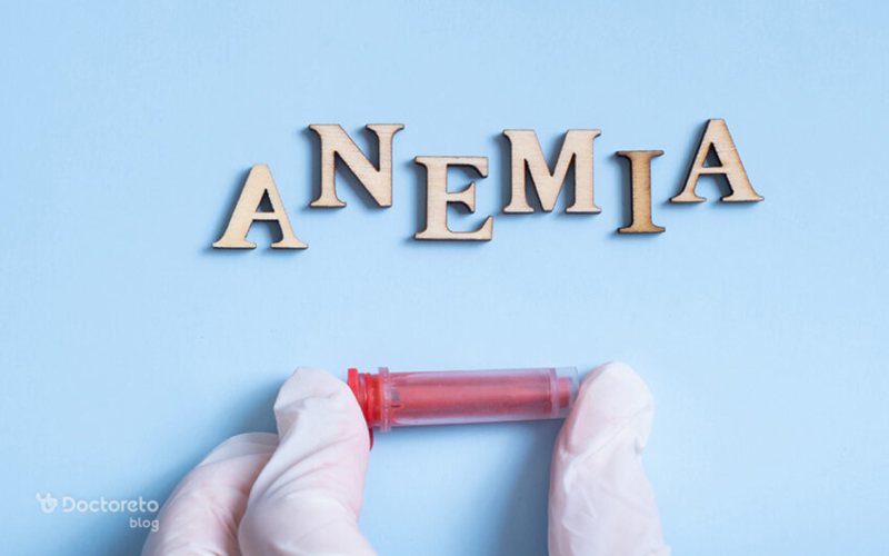 What are the symptoms of anemia in women?