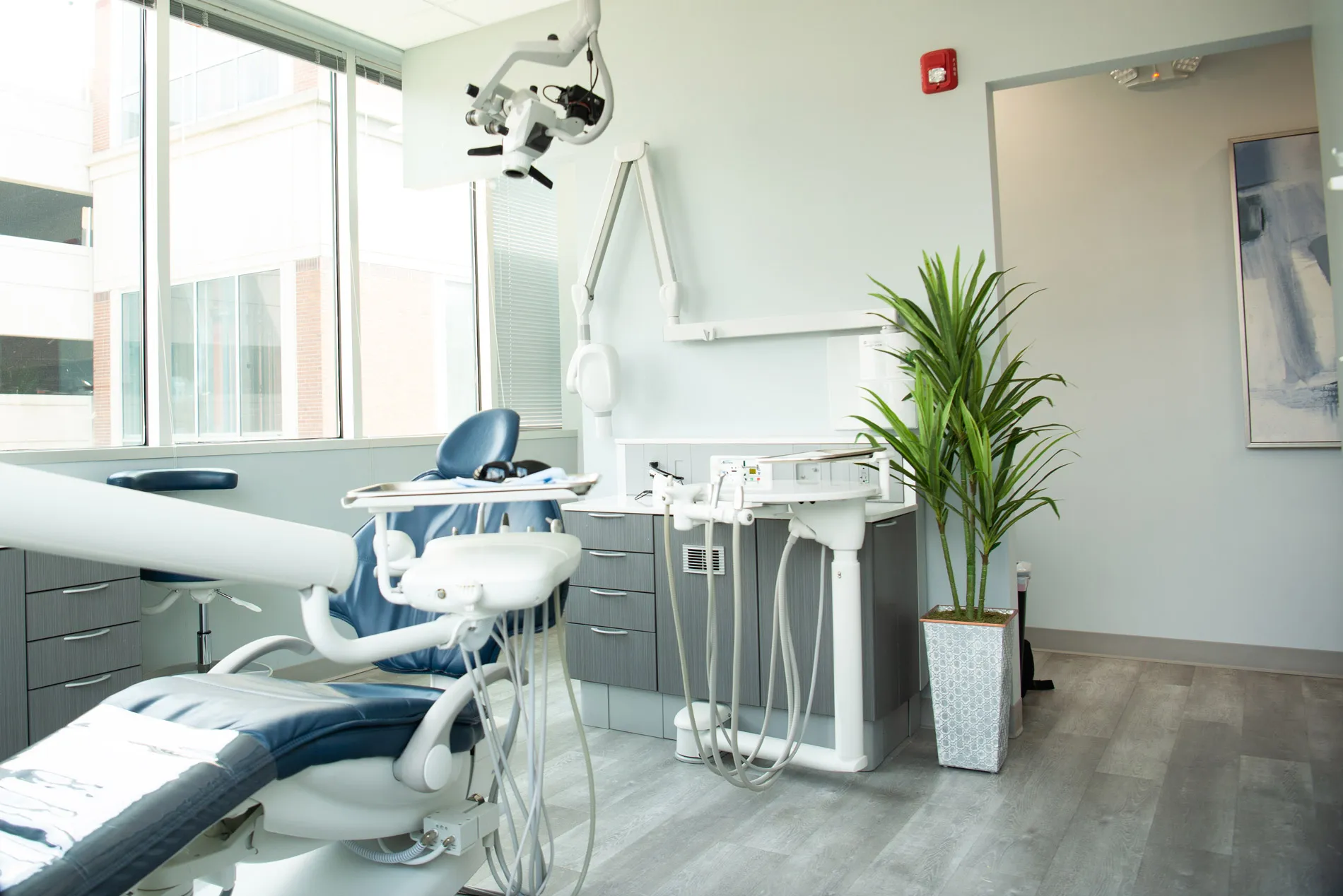 آدرس و مشخصات مرکز تخصصی اندودنتیکس کرج; راهنمای انتخاب بهترین مرکز درمان ریشه - دکتر مجتبی جیرانی متخصص درمان ریشه